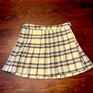 Cute pleated black and white plaid skirt. Size Large